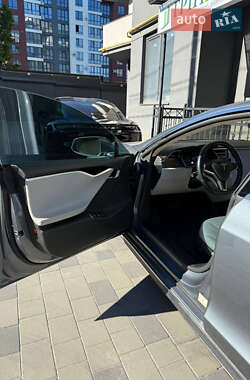 Лифтбек Tesla Model S 2014 в 