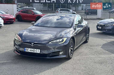 Лифтбек Tesla Model S 2018 в 