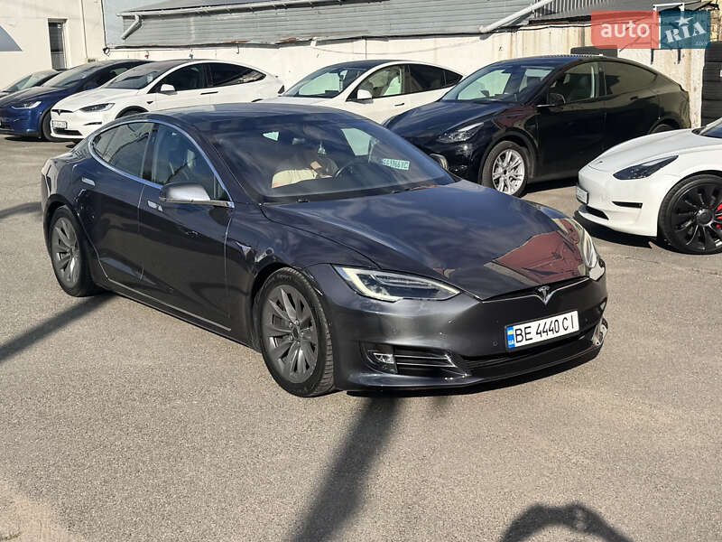Ліфтбек Tesla Model S 2018 в Києві
