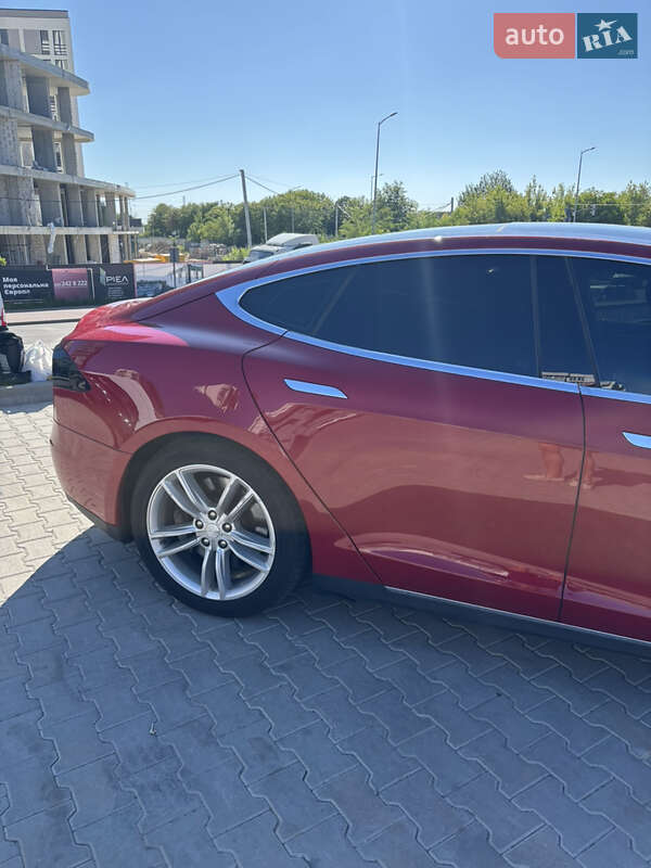 Лифтбек Tesla Model S 2016 в Львове