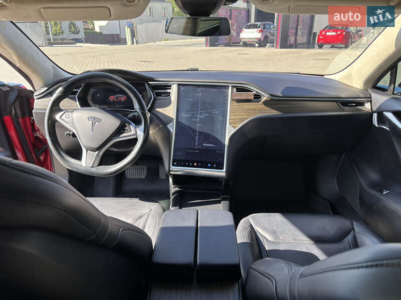Лифтбек Tesla Model S 2016 в Львове