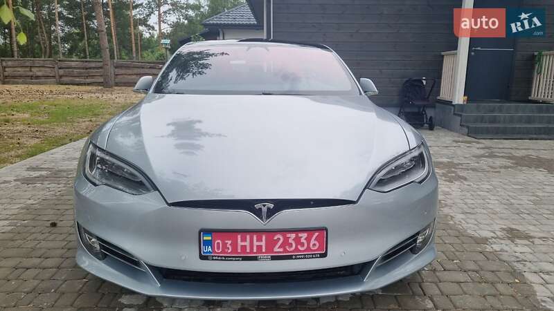 Лифтбек Tesla Model S 2016 в Луцке