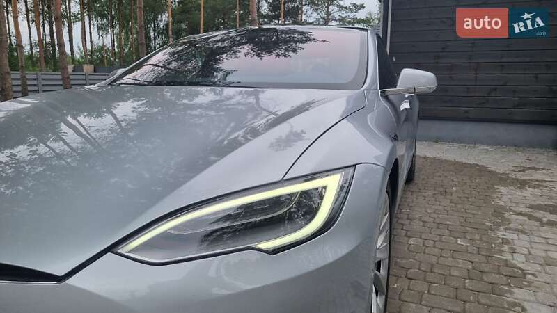 Лифтбек Tesla Model S 2016 в Луцке