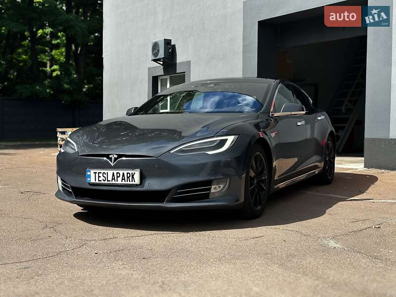Лифтбек Tesla Model S 2016 в Киеве