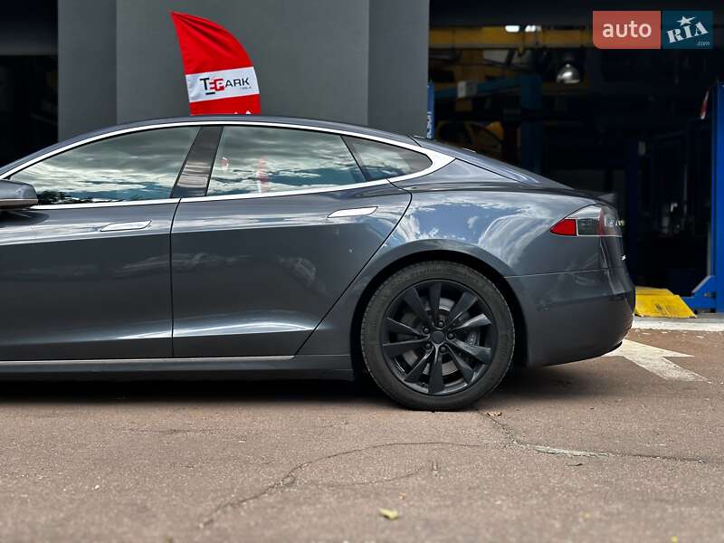 Лифтбек Tesla Model S 2016 в Киеве