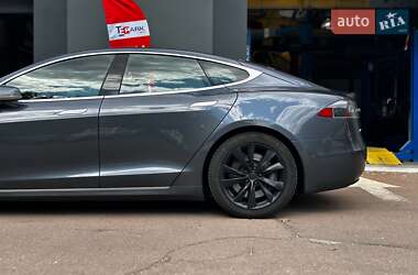 Лифтбек Tesla Model S 2016 в 