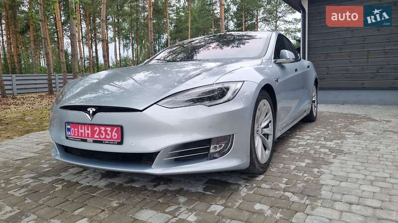 Лифтбек Tesla Model S 2016 в Луцке
