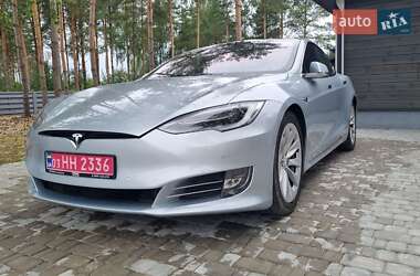 Лифтбек Tesla Model S 2016 в 