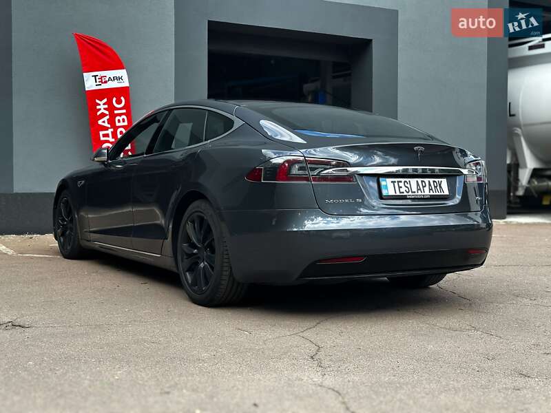 Лифтбек Tesla Model S 2016 в Киеве