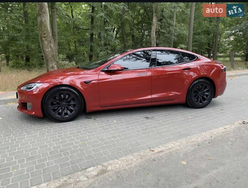 Ліфтбек Tesla Model S 2016 в Тернополі