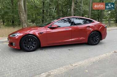 Лифтбек Tesla Model S 2016 в 