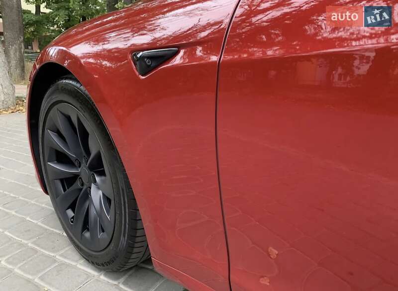 Ліфтбек Tesla Model S 2016 в Тернополі