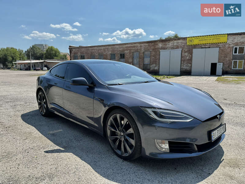 Лифтбек Tesla Model S 2020 в 