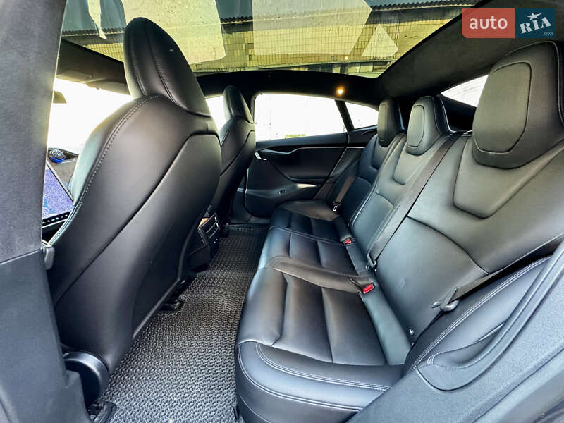 Лифтбек Tesla Model S 2020 в Киеве