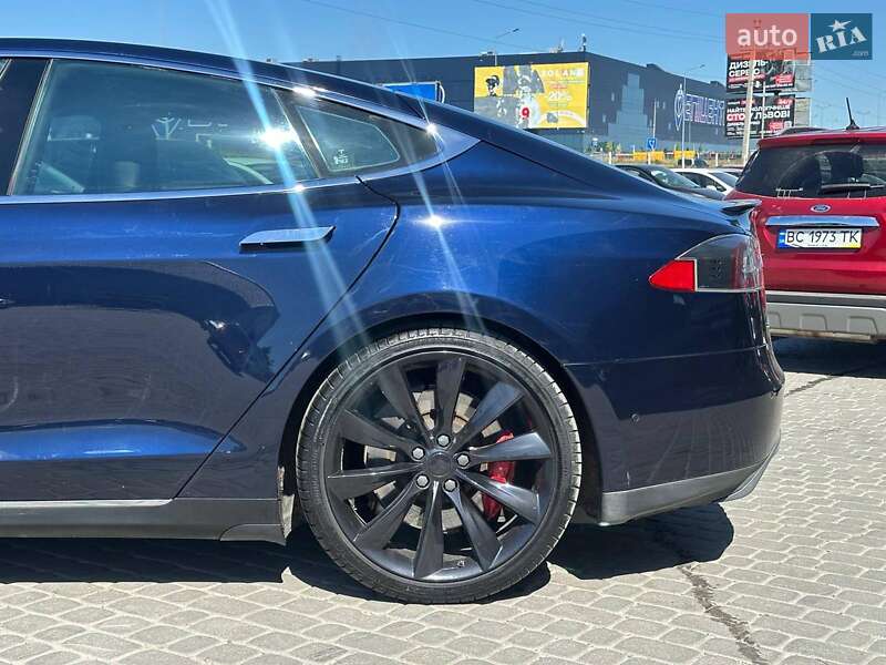 Лифтбек Tesla Model S 2015 в Львове