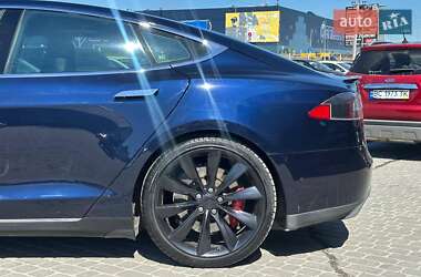 Лифтбек Tesla Model S 2015 в 