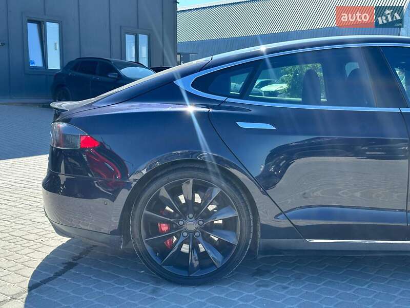 Лифтбек Tesla Model S 2015 в Львове