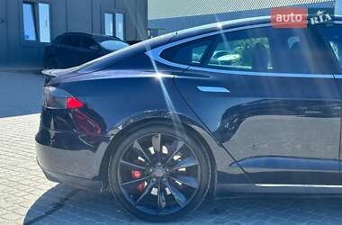 Лифтбек Tesla Model S 2015 в 