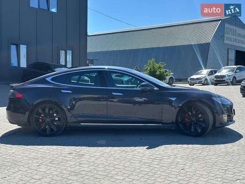 Лифтбек Tesla Model S 2015 в Львове