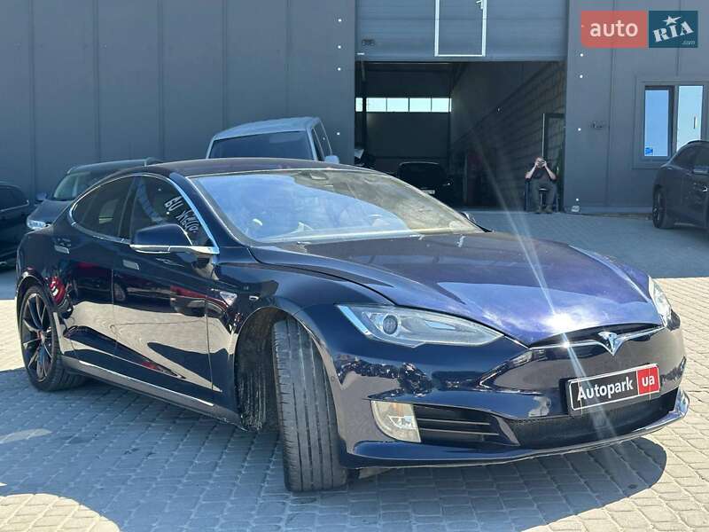 Лифтбек Tesla Model S 2015 в Львове