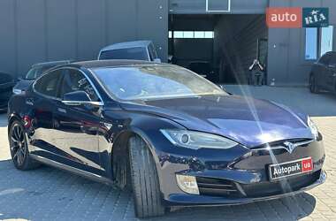 Лифтбек Tesla Model S 2015 в 