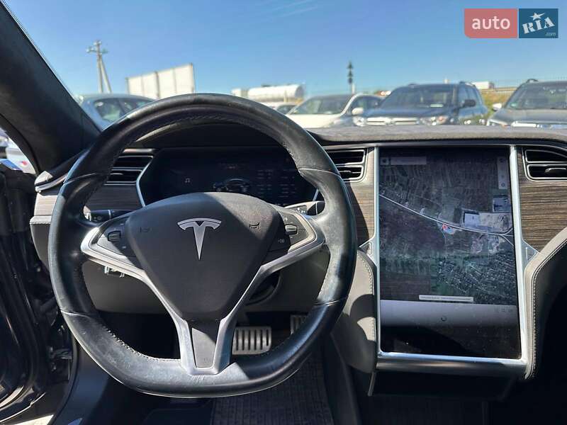 Лифтбек Tesla Model S 2015 в Львове