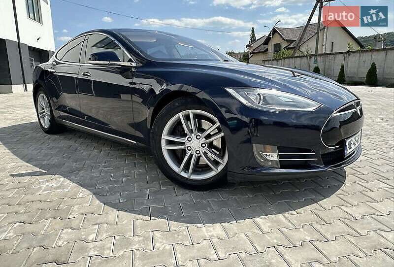 Лифтбек Tesla Model S 2013 в Львове