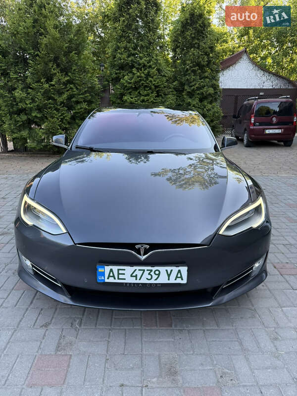 Лифтбек Tesla Model S 2018 в Днепре