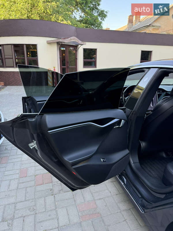Лифтбек Tesla Model S 2018 в Днепре
