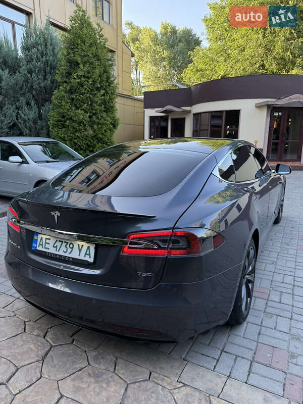 Лифтбек Tesla Model S 2018 в Днепре