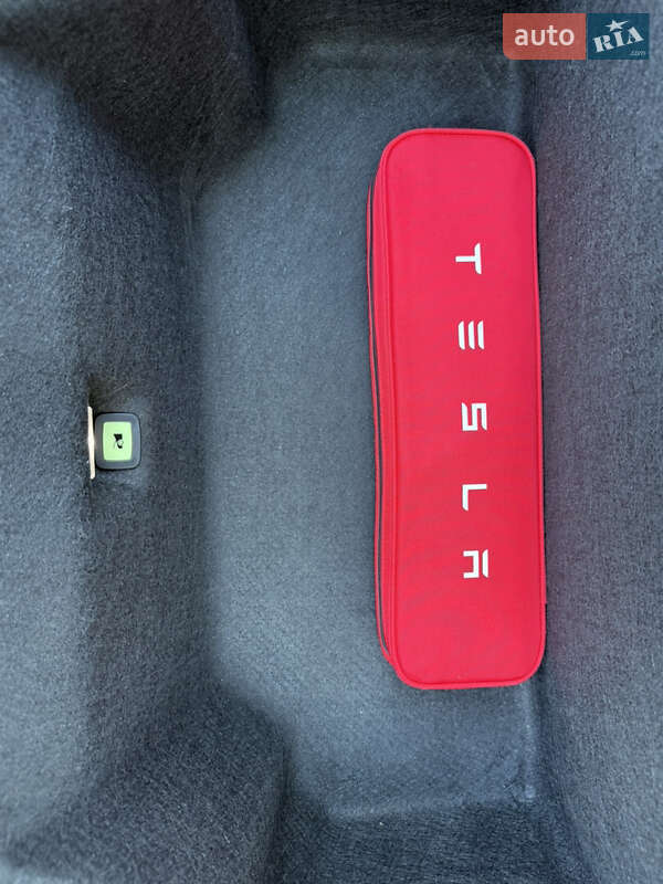 Лифтбек Tesla Model S 2018 в Днепре