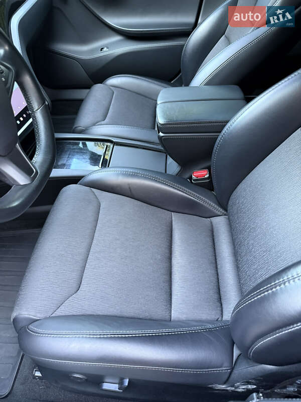 Лифтбек Tesla Model S 2018 в Днепре