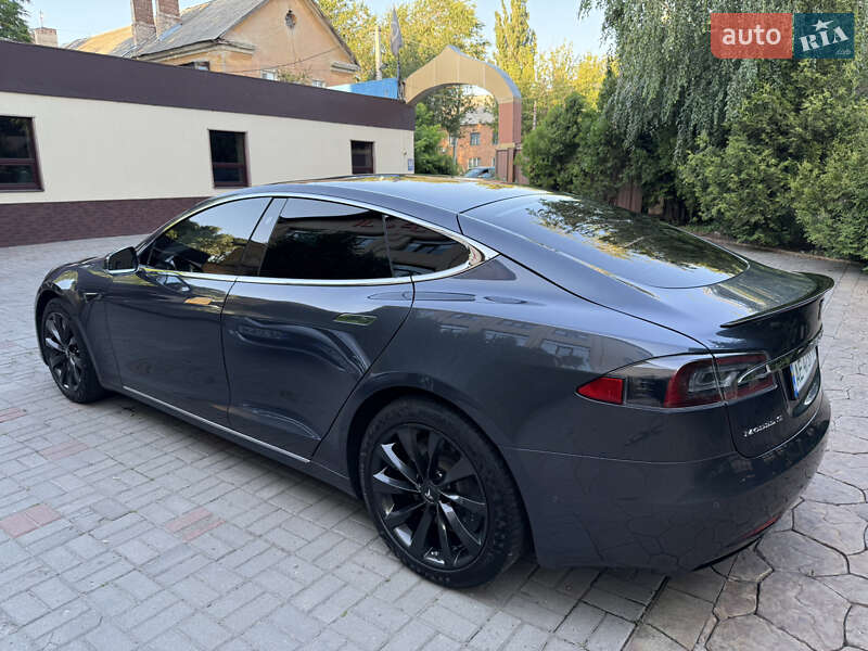 Лифтбек Tesla Model S 2018 в Днепре