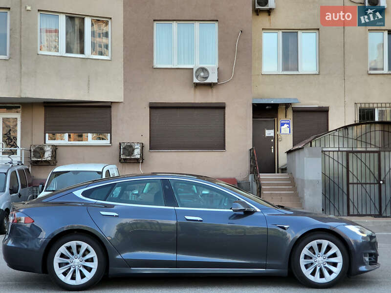 Лифтбек Tesla Model S 2018 в Киеве