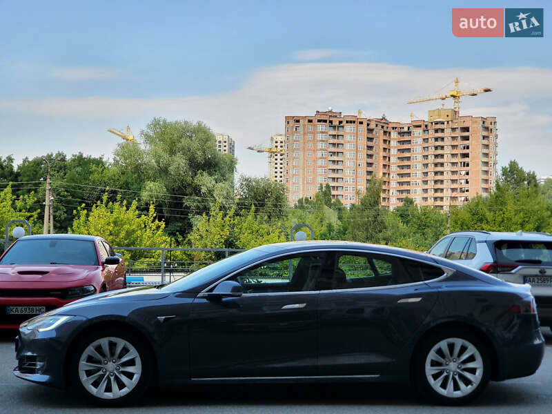Лифтбек Tesla Model S 2018 в Киеве