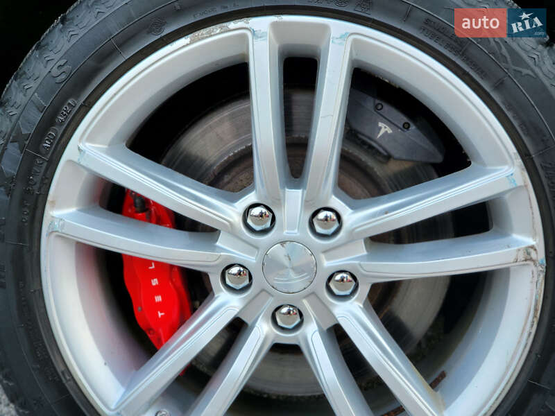 Лифтбек Tesla Model S 2014 в Киеве