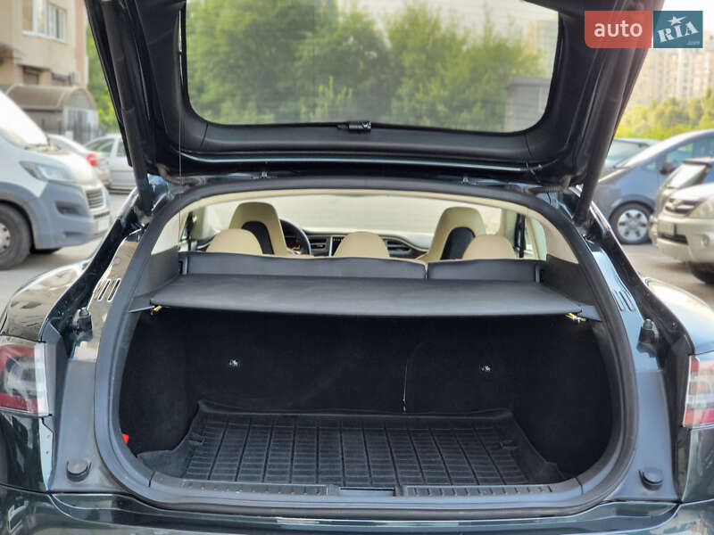 Лифтбек Tesla Model S 2014 в Киеве