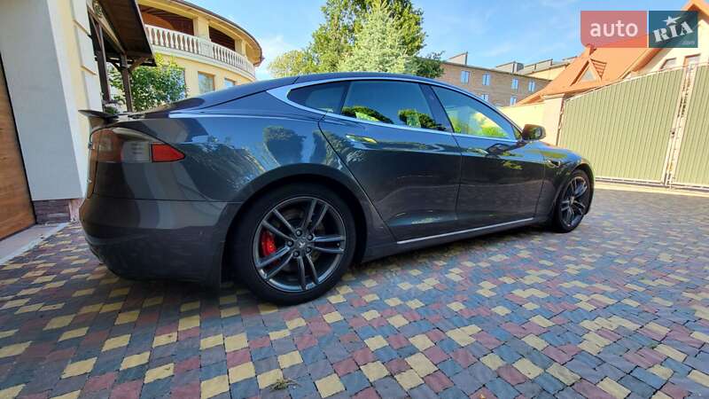 Лифтбек Tesla Model S 2016 в 