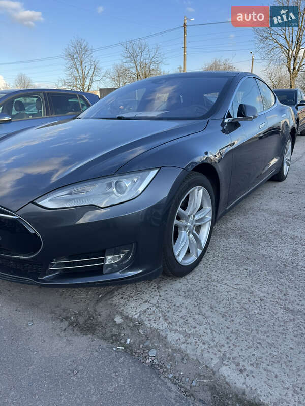 Лифтбек Tesla Model S 2015 в Житомире