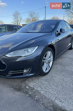 Лифтбек Tesla Model S 2015 в 