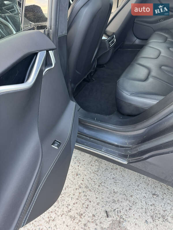 Лифтбек Tesla Model S 2015 в Житомире
