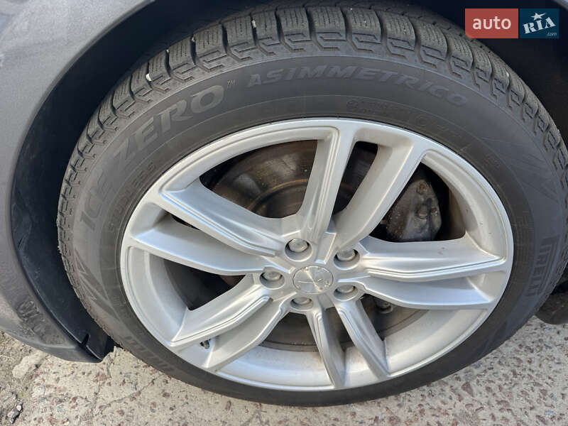 Лифтбек Tesla Model S 2015 в Житомире