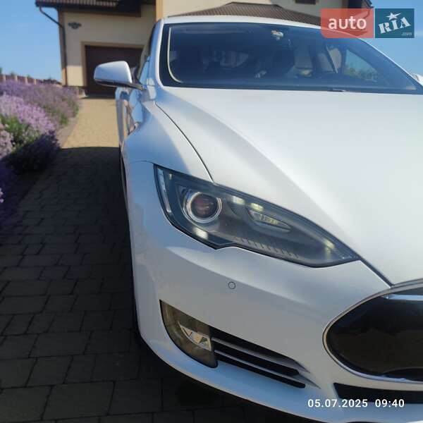 Лифтбек Tesla Model S 2014 в Новояворовске