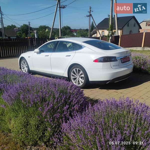 Лифтбек Tesla Model S 2014 в Новояворовске