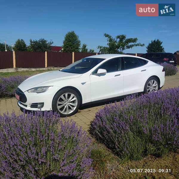 Лифтбек Tesla Model S 2014 в Новояворовске