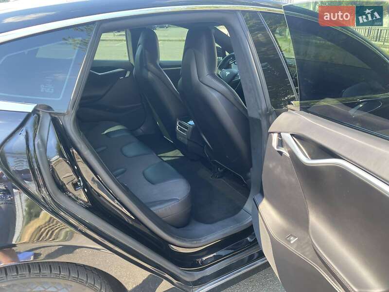 Лифтбек Tesla Model S 2016 в Киеве
