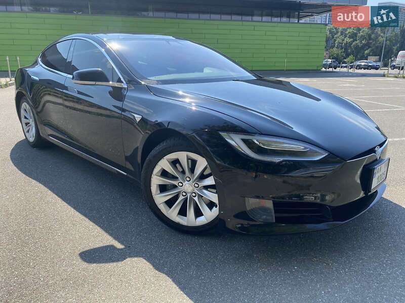 Лифтбек Tesla Model S 2016 в Киеве