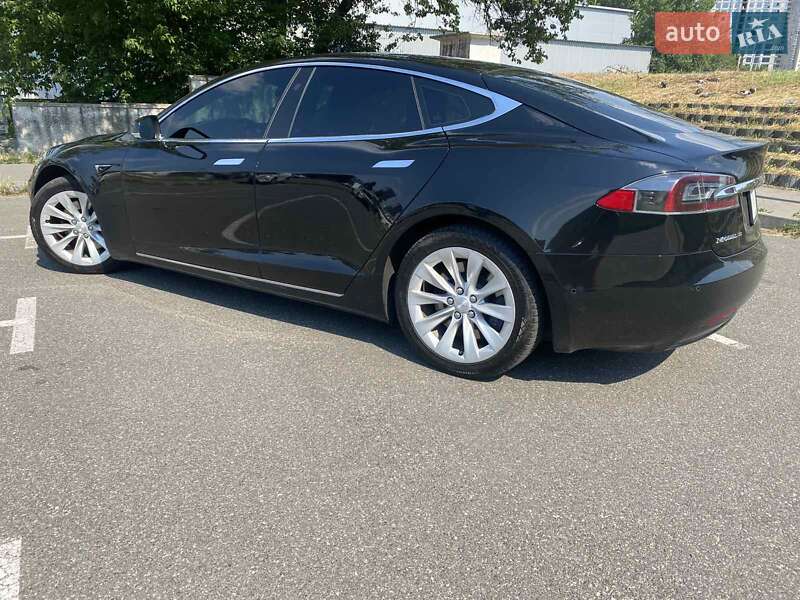 Лифтбек Tesla Model S 2016 в Киеве