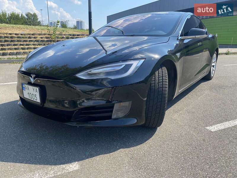 Лифтбек Tesla Model S 2016 в Киеве