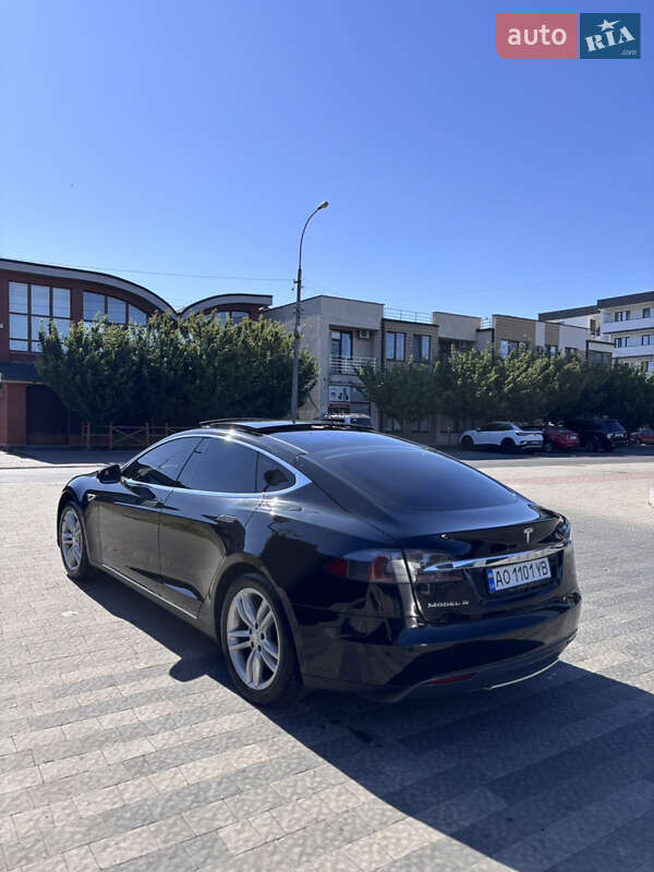 Лифтбек Tesla Model S 2014 в Ужгороде